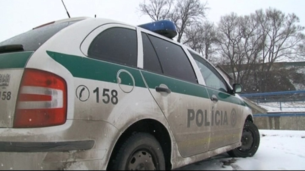 policajné auto_dedina_vozidlo_polícia